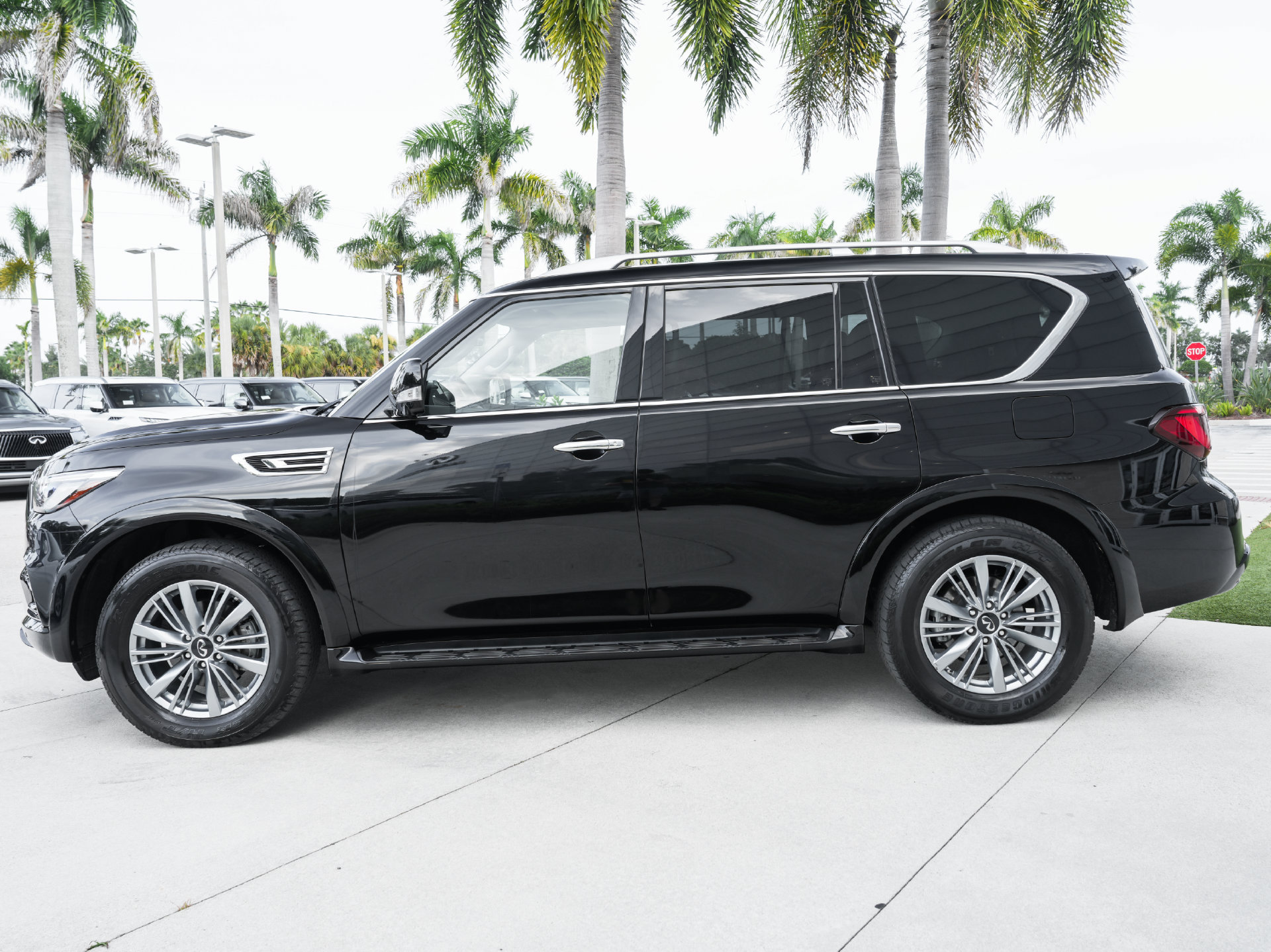 Used 2023 INFINITI QX80 Luxe w/ Cargo Package RWD image 23