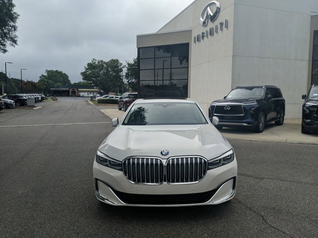 Used 2022 BMW 740i w/ Premium Package image 3
