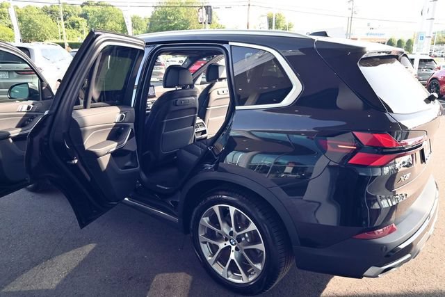 Used 2024 BMW X5 xDrive40i w/ Premium Package AWD/4WD image 38