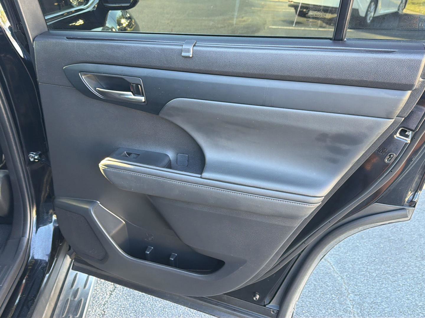 Used 2022 Toyota Highlander XLE FWD image 15
