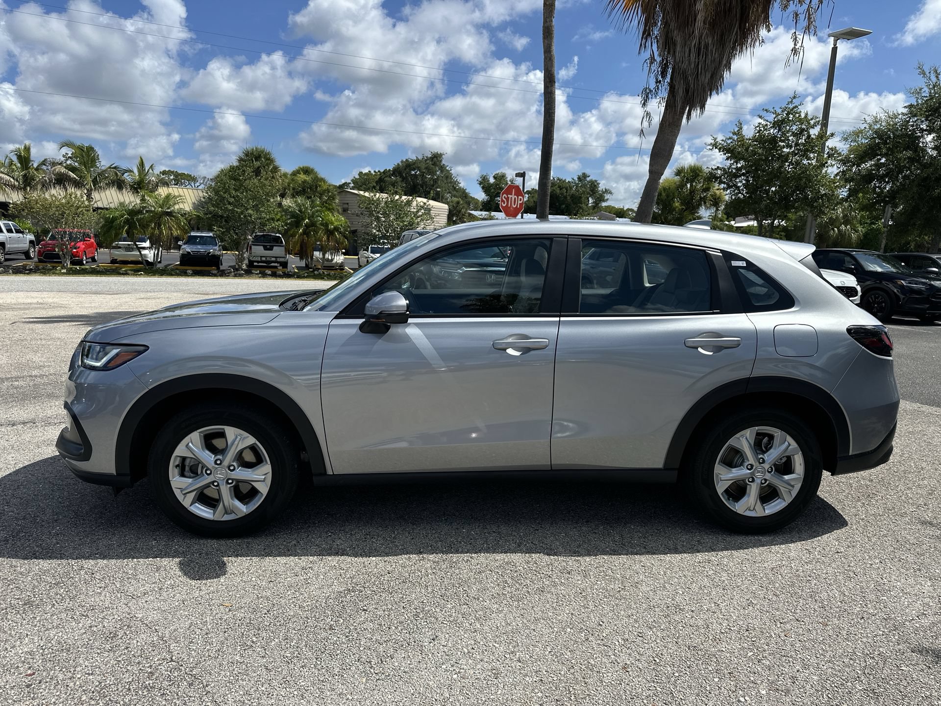 Used 2025 Honda HR-V LX image 9