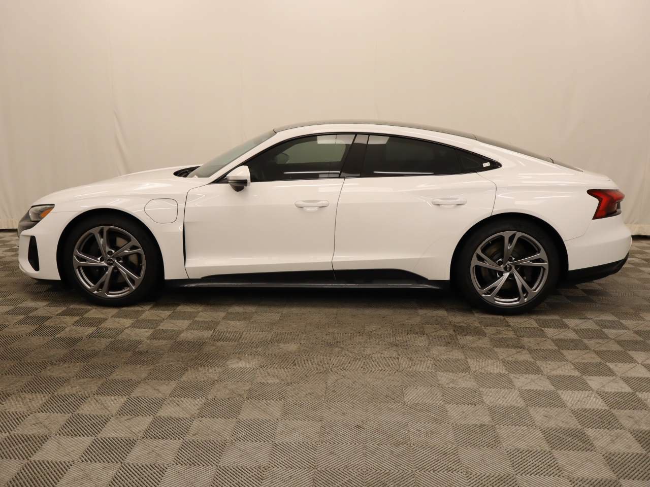 Used 2022 Audi e-tron GT Premium Plus AWD/4WD image 2