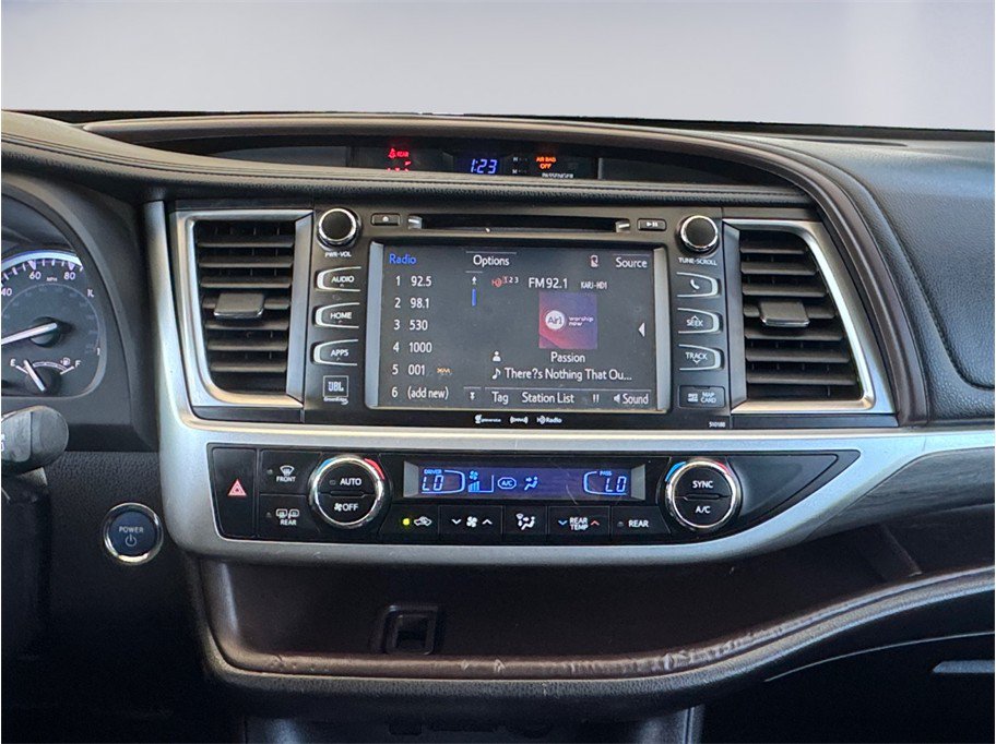 Used 2017 Toyota Highlander Limited Platinum AWD/4WD image 11