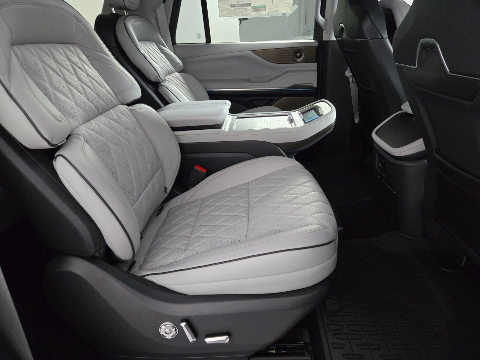 New 2026 Lincoln Navigator L Black Label w/ Black Label Special Edition image 19