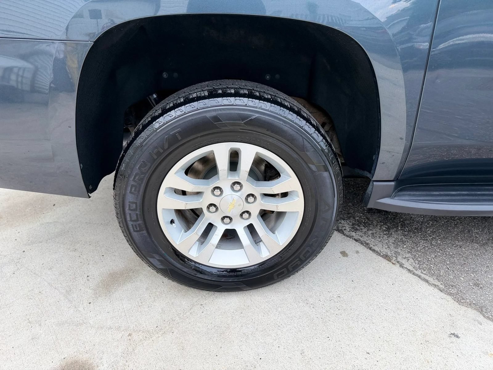 Used 2019 Chevrolet Suburban LT RWD image 11