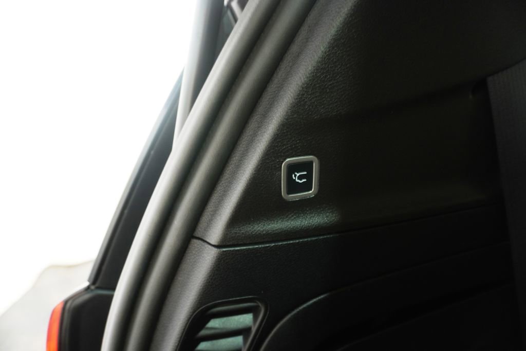 Used 2019 Chrysler Pacifica Limited w/ Tire & Wheel Group image 9