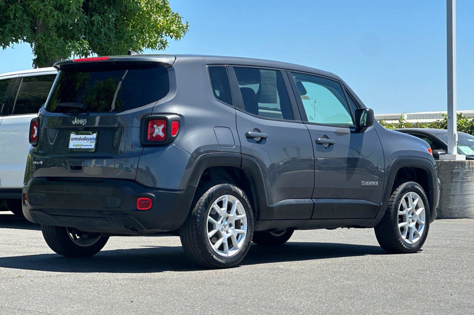 Certified 2023 Jeep Renegade Latitude AWD/4WD image 4