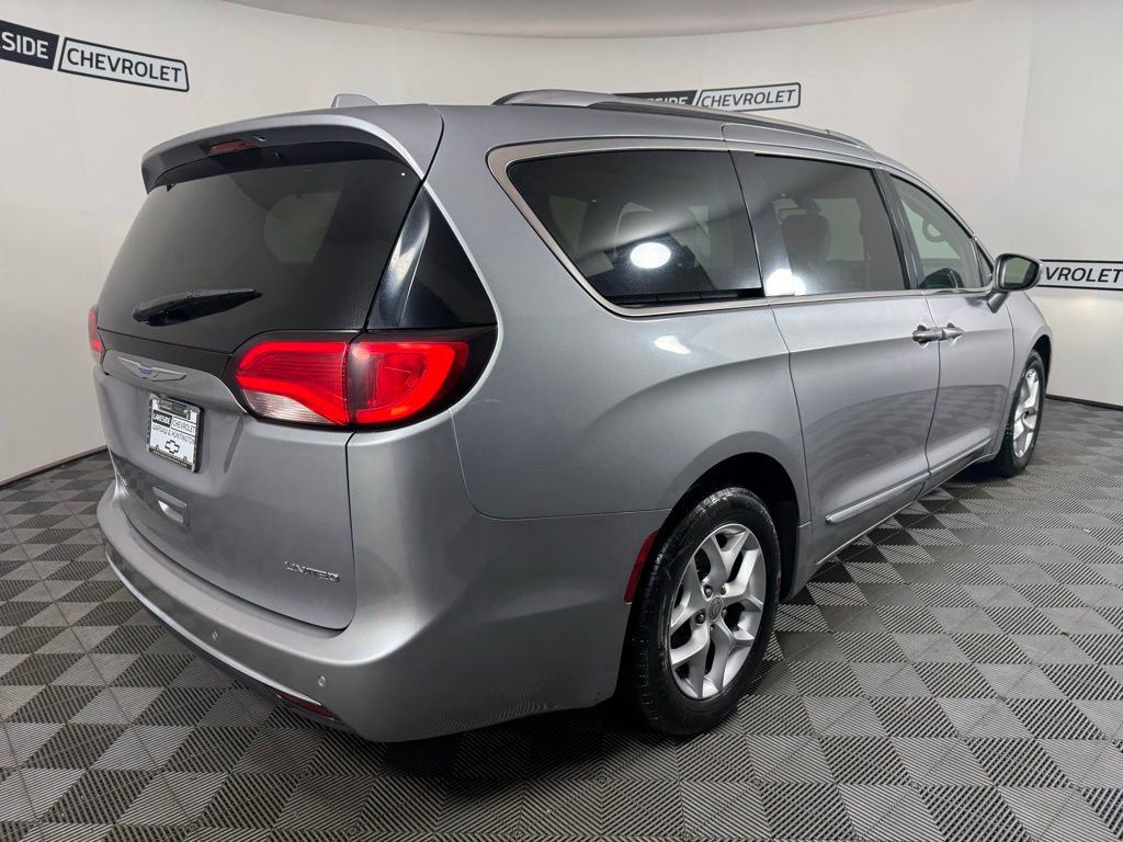 Used 2020 Chrysler Pacifica Limited image 6