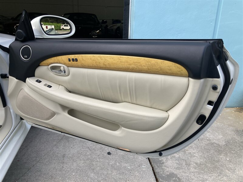 Used 2002 Lexus SC 430 Convertible RWD image 32