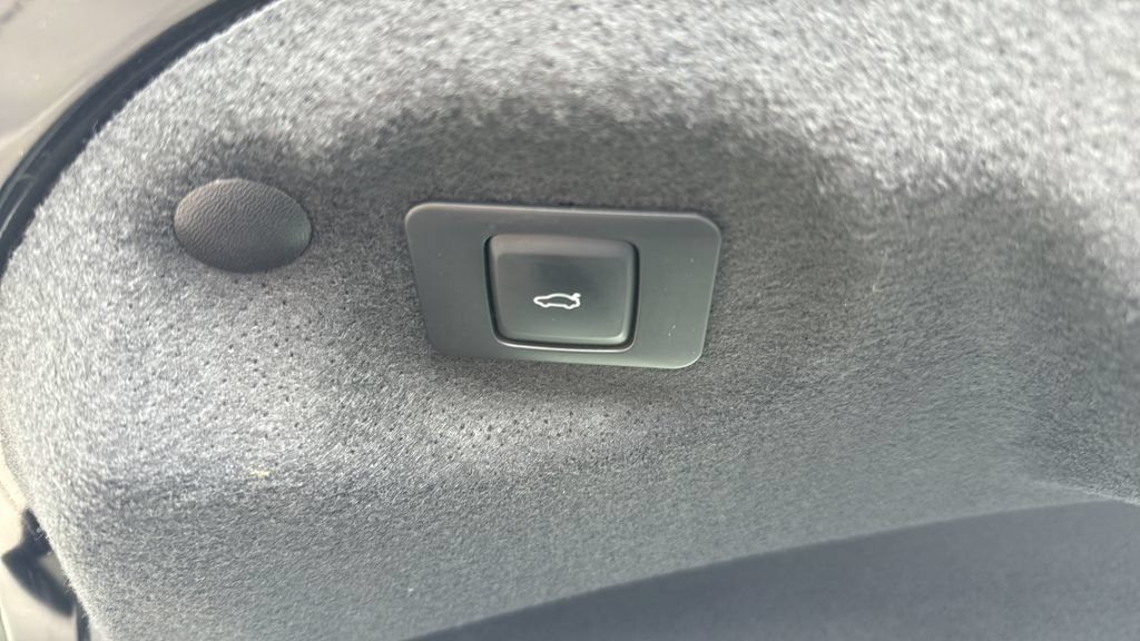 Used 2018 Lincoln MKZ Reserve w/ Climate Package FWD image 18