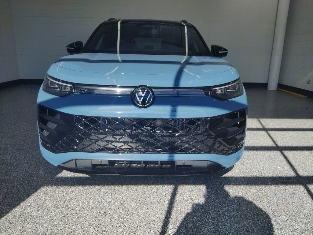 New 2026 Volkswagen Tiguan SE R-Line AWD/4WD image 2