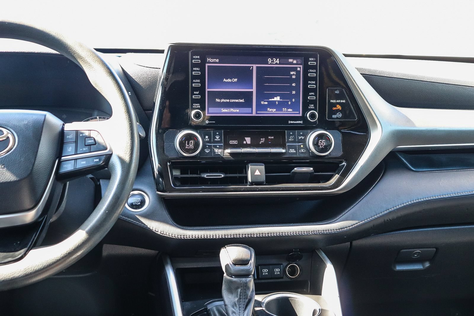 Used 2021 Toyota Highlander L FWD image 16