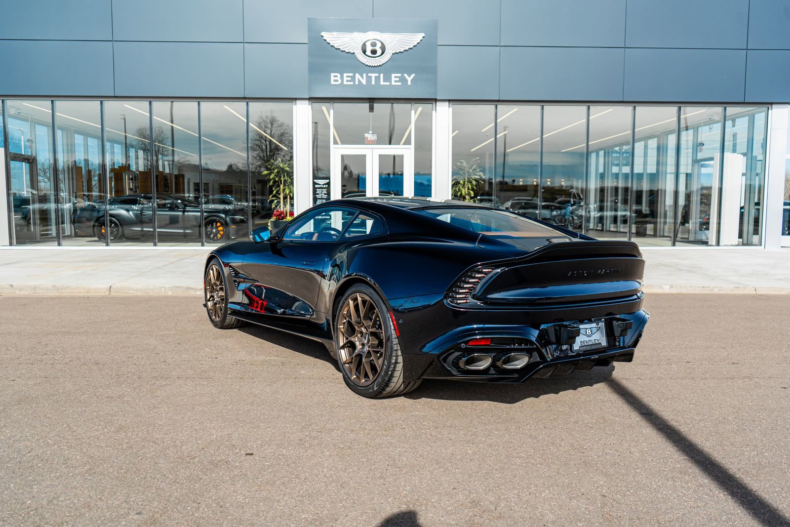 Used 2025 Aston Martin Vanquish image 8