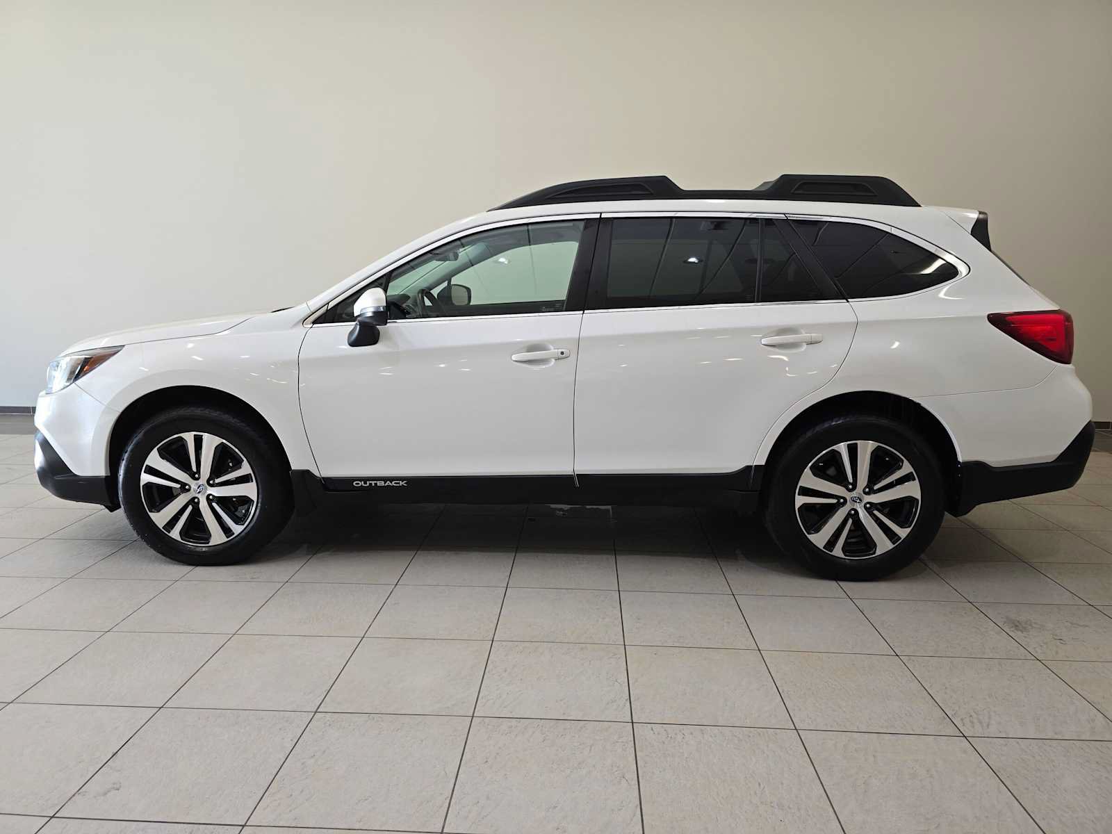 Used 2019 Subaru Outback 3.6R Limited w/ Popular Package #2 AWD/4WD image 3
