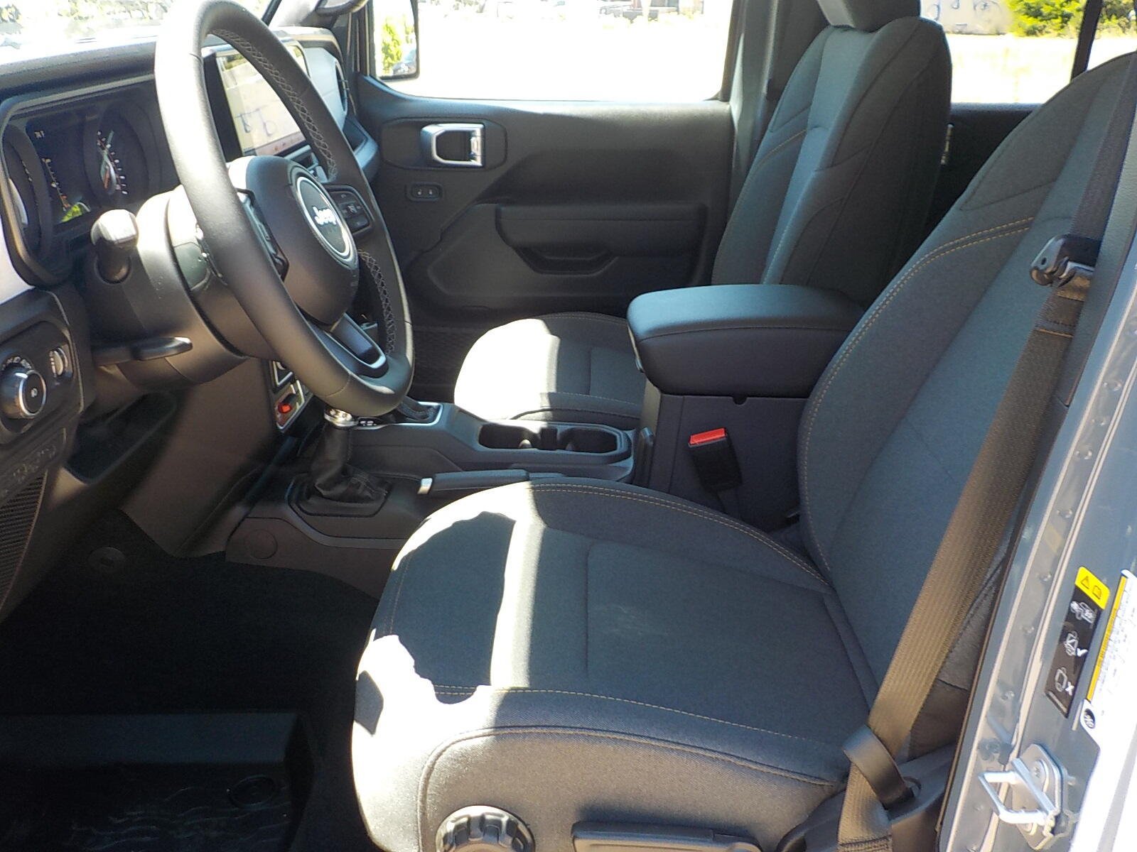 Used 2023 Toyota Camry SE FWD image 5
