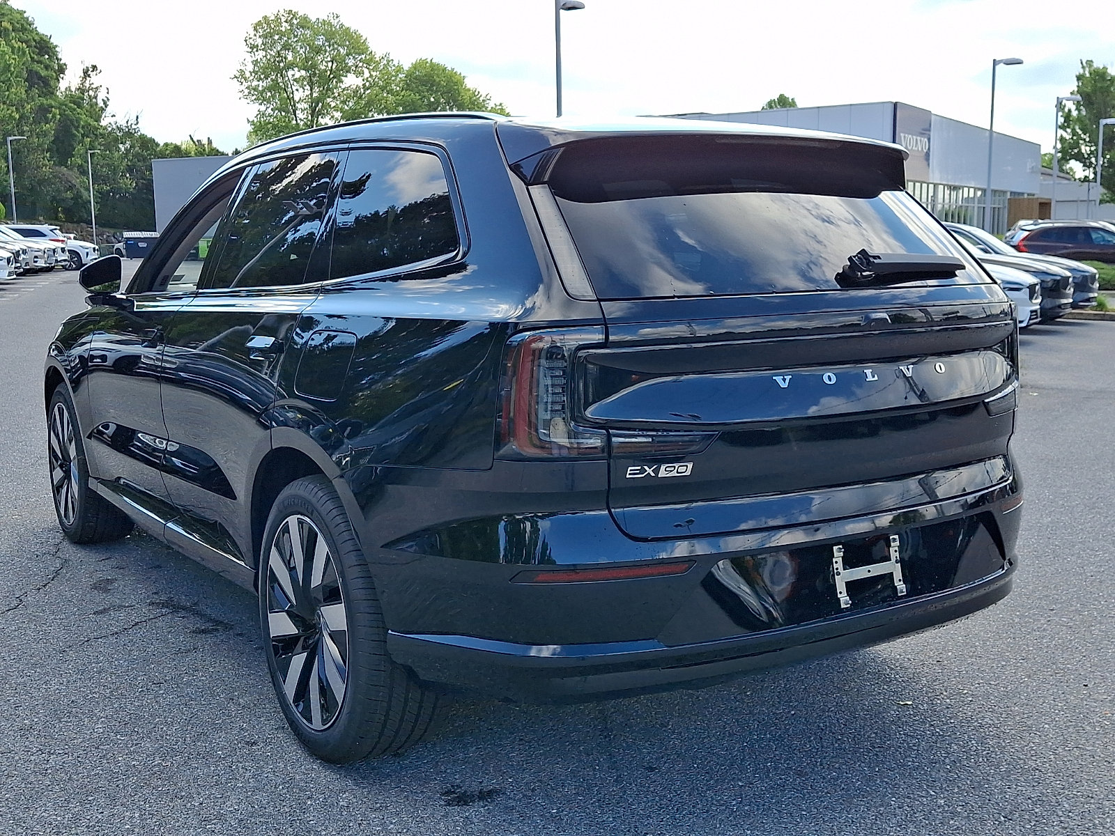 New 2026 Volvo EX90 Plus RWD image 3
