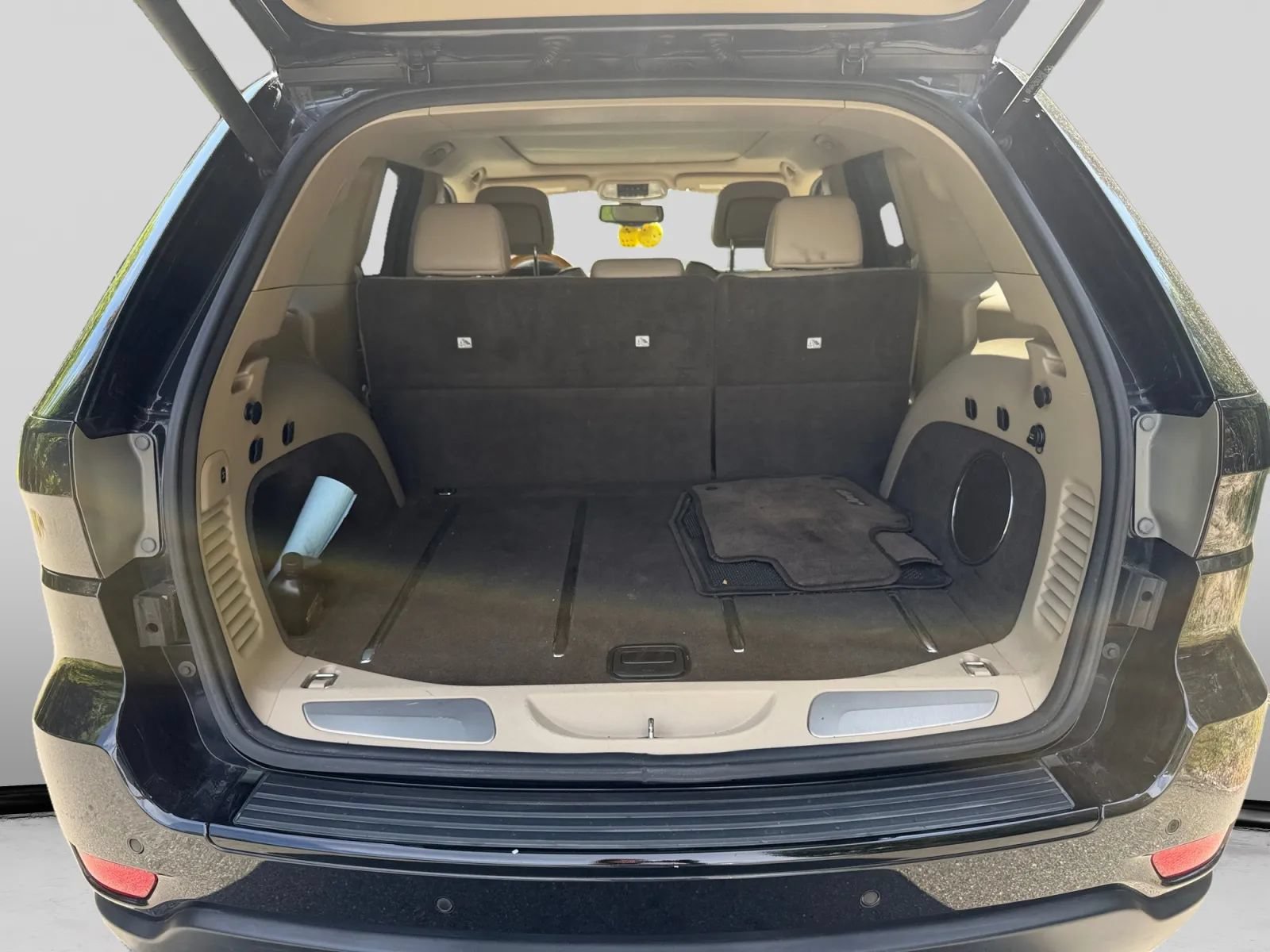 Used 2012 Jeep Grand Cherokee Overland AWD/4WD image 19