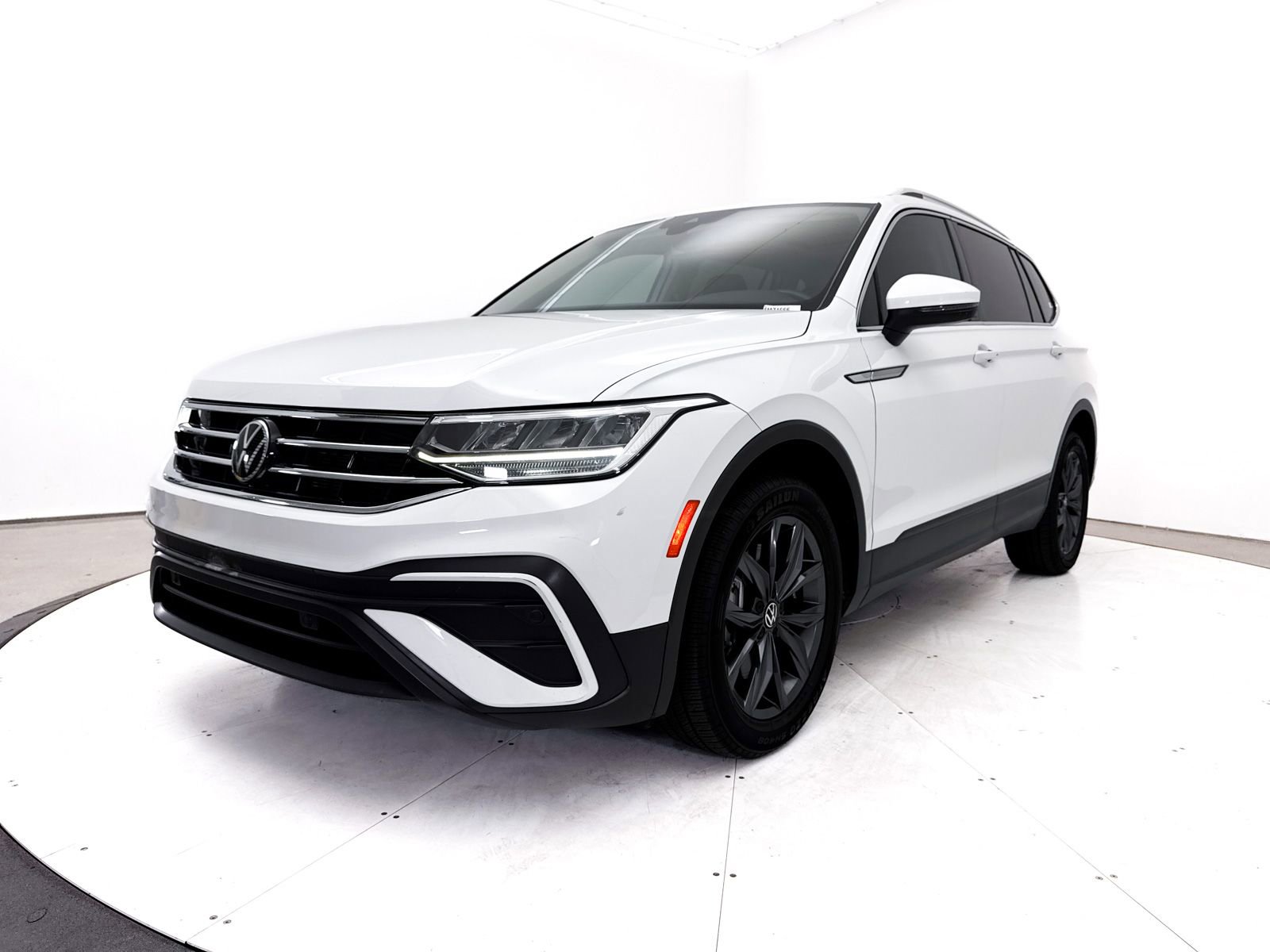 Used 2022 Volkswagen Tiguan SE FWD image 12