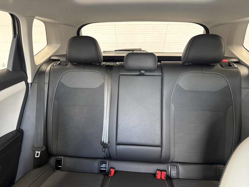 Certified 2025 Volkswagen Taos SE image 26