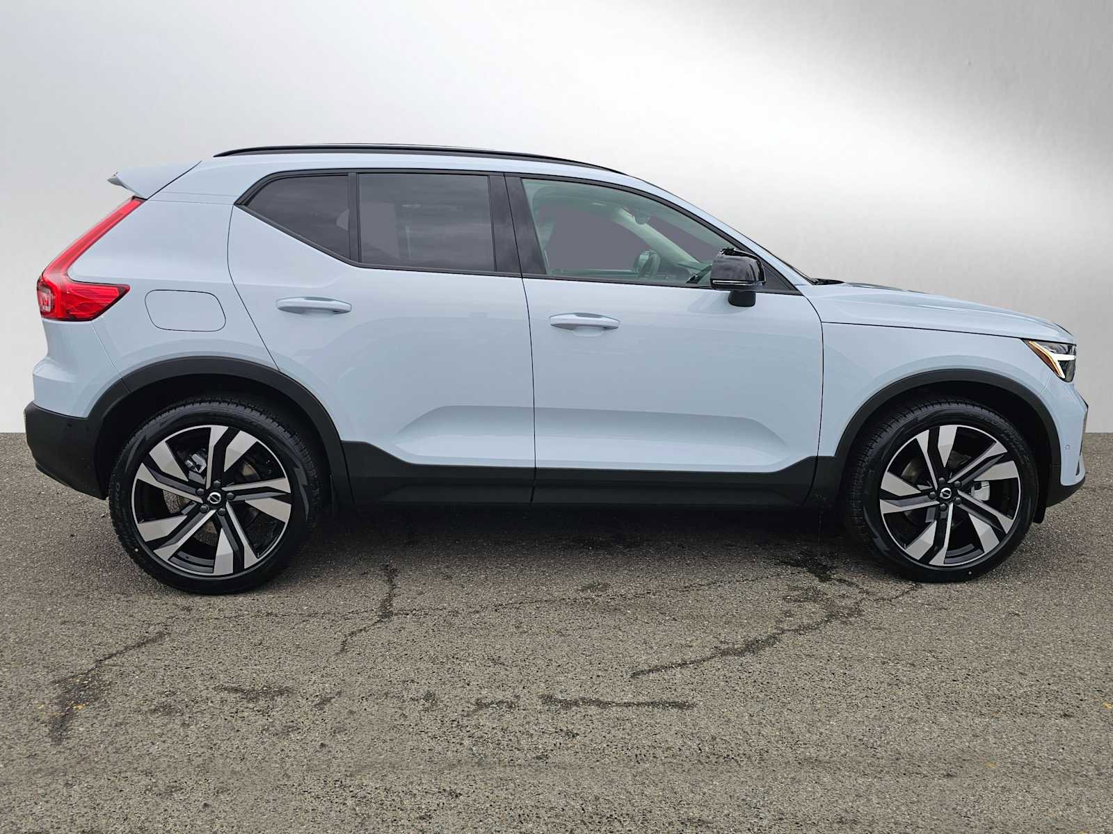 New 2026 Volvo XC40 B5 Plus w/ Protection Package Premier image 2