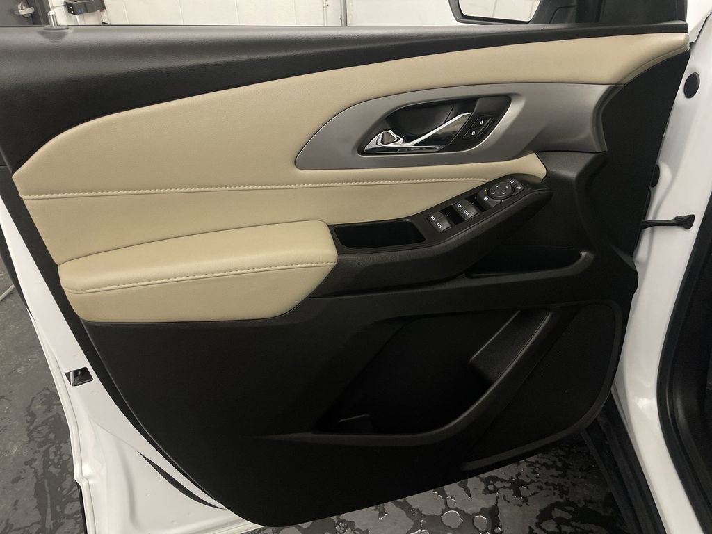 Used 2023 Chevrolet Traverse LS image 15