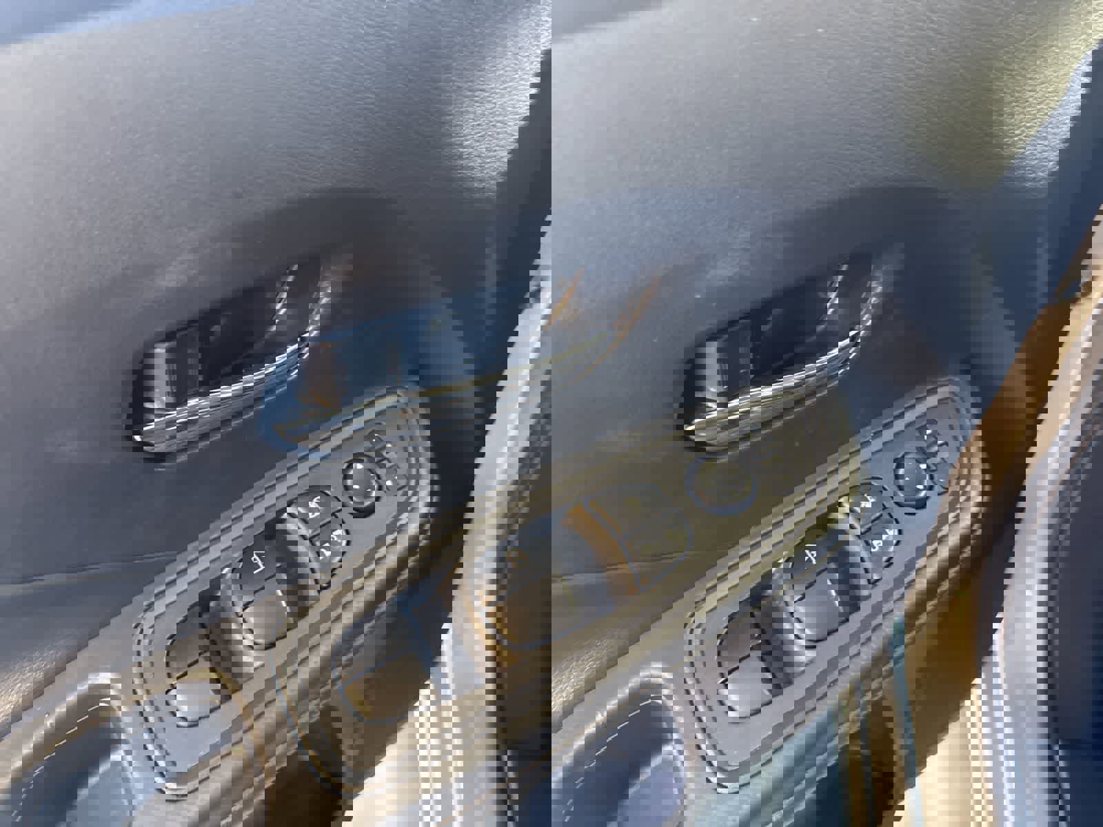 Used 2025 Nissan Versa SV w/ Trunk Package image 17