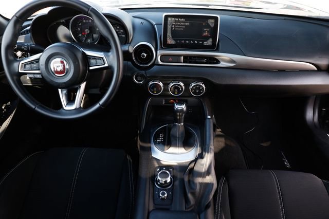 Used 2017 FIAT 124 Spider Classica image 2