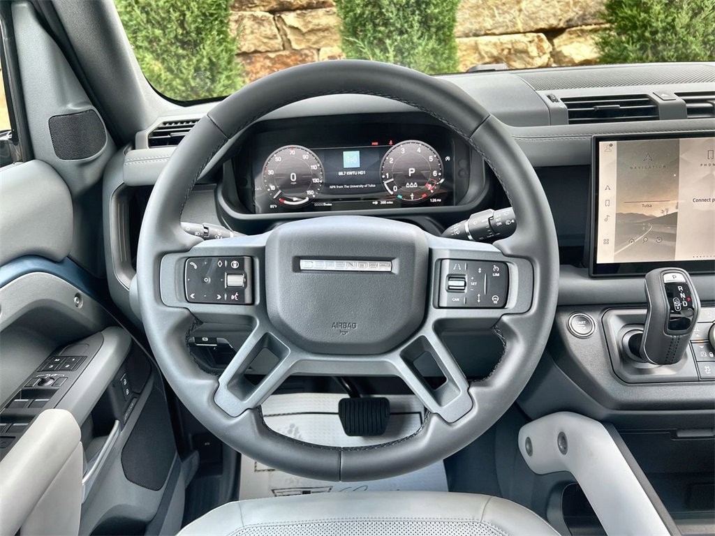 Used 2025 Land Rover Defender 110 S image 21