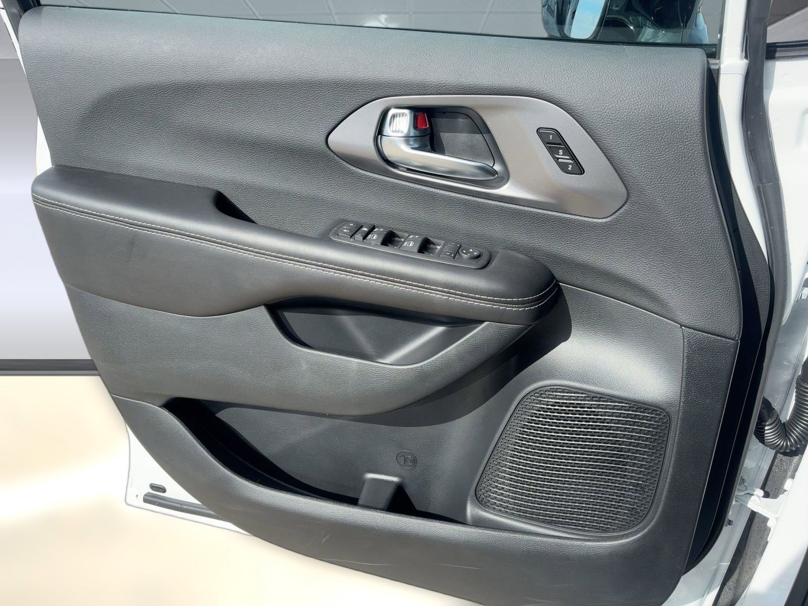 Used 2026 Chrysler Pacifica Select w/ S Appearance Package image 13