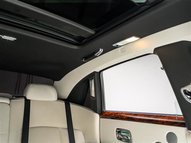 Used 2014 Rolls-Royce Ghost RWD image 22