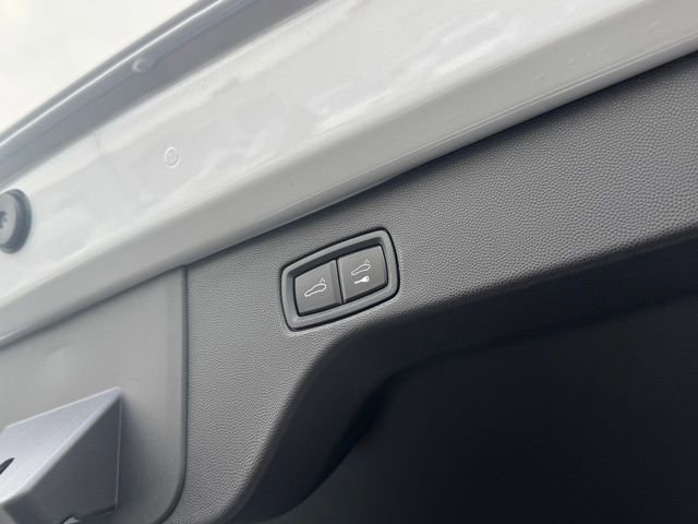 New 2025 Porsche Macan 4S Electric image 36