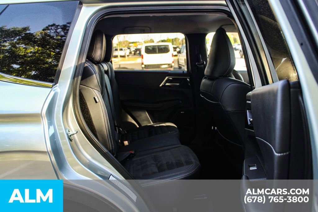 Used 2025 Mitsubishi Outlander SE image 22