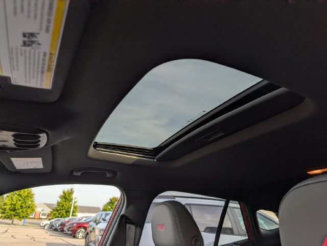 Used 2024 Chevrolet Trax RS w/ Sunroof Package FWD image 27