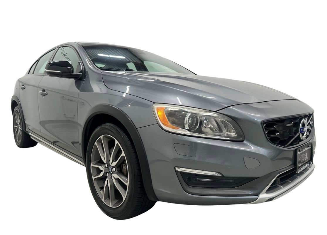 Used 2016 Volvo S60 T5 Cross Country Platinum image 3
