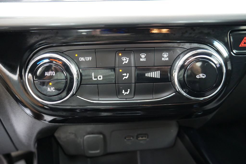 Used 2025 Chevrolet Trax LT FWD image 16