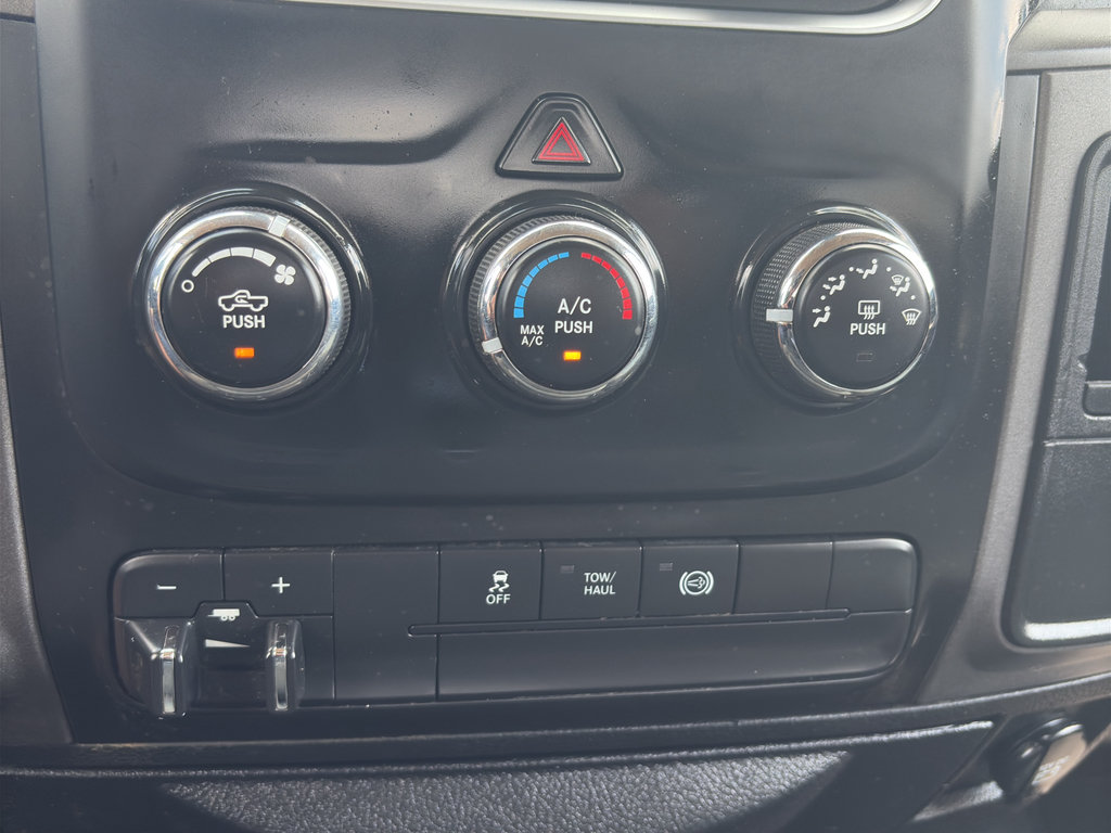 Used 2014 RAM 2500 Tradesman w/ Chrome Appearance Group AWD/4WD image 19
