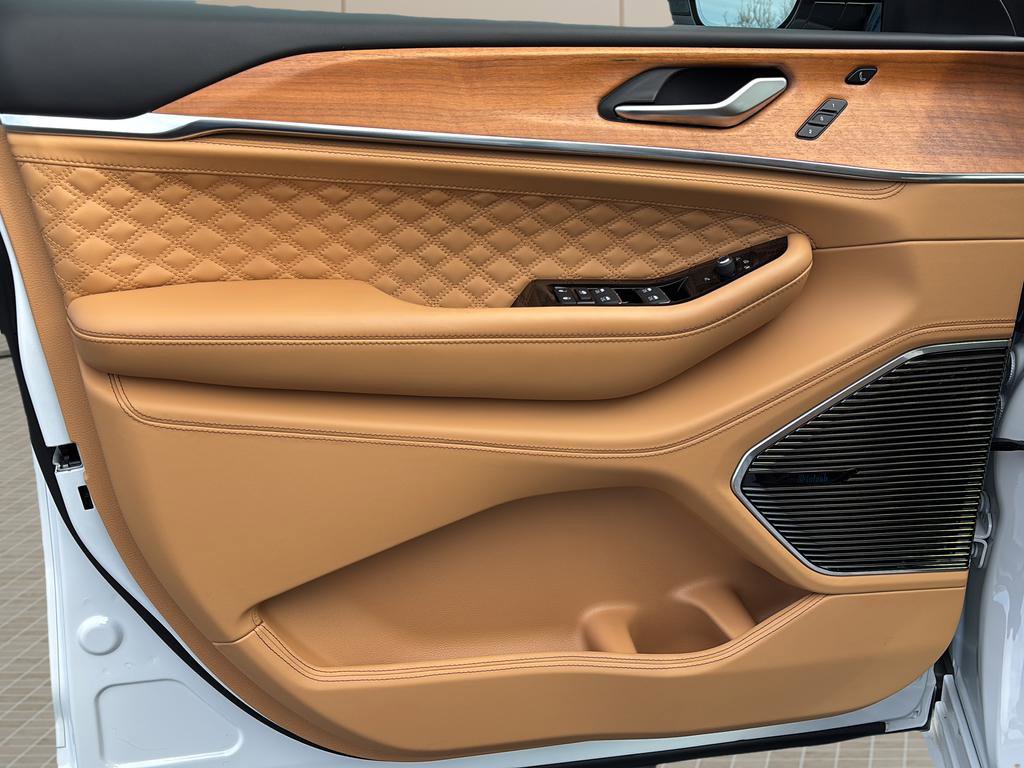 Used 2024 Jeep Grand Cherokee L Summit image 16