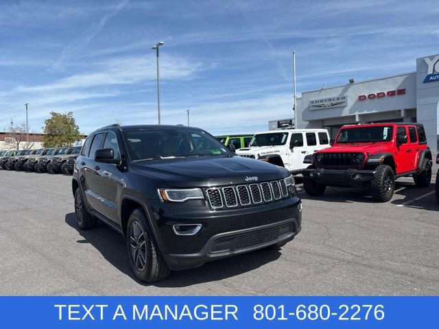 Used 2020 Jeep Grand Cherokee Laredo w/ 18" Wheel & 8.4" Radio Group AWD/4WD image 2
