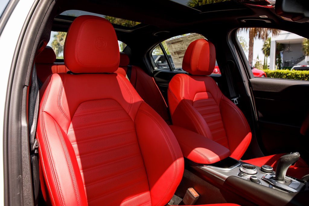New 2025 Alfa Romeo Giulia w/ Veloce Package Rwd image 39