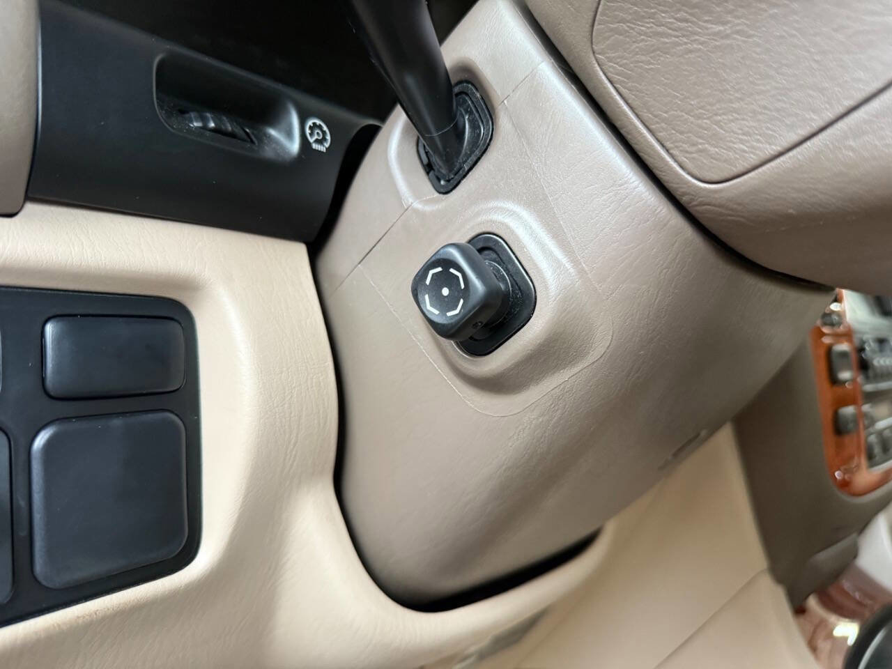 Used 2001 Lexus LX 470 4WD image 95