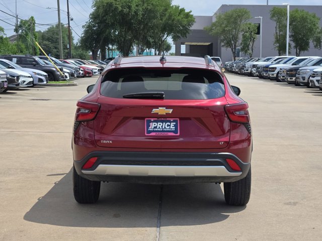 Used 2025 Chevrolet Trax LT w/ LT Convenience Package FWD image 6