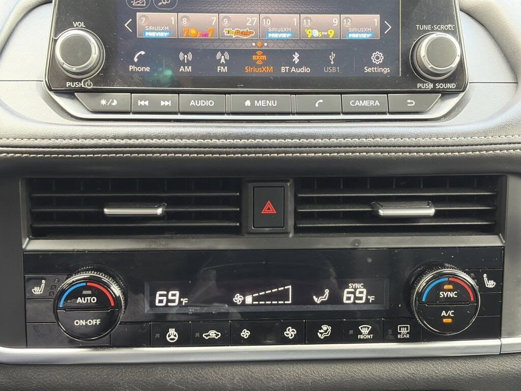 Used 2023 Nissan Rogue SV w/ SV Premium B Package image 16