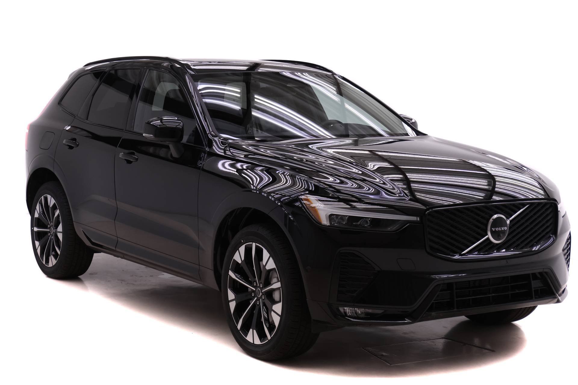 New 2026 Volvo XC60 B5 Plus w/ Climate Package image 2