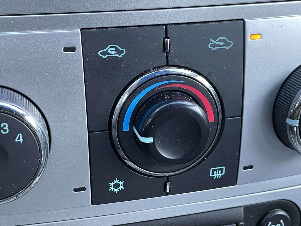 Used 2011 Chevrolet Malibu LS image 27