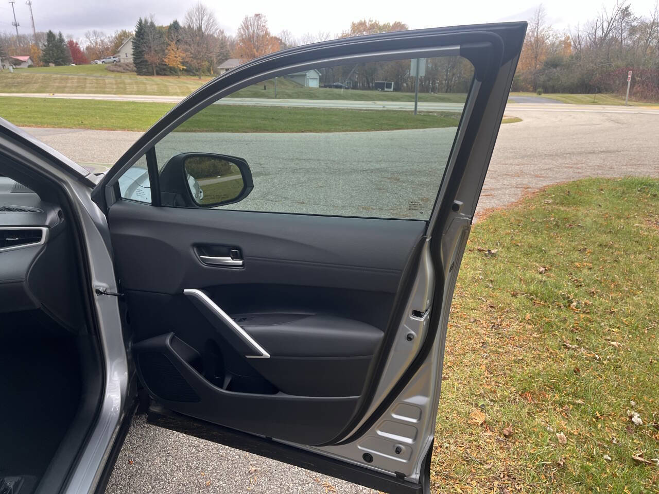 Used 2024 Toyota Corolla Cross AWD Hybrid image 31