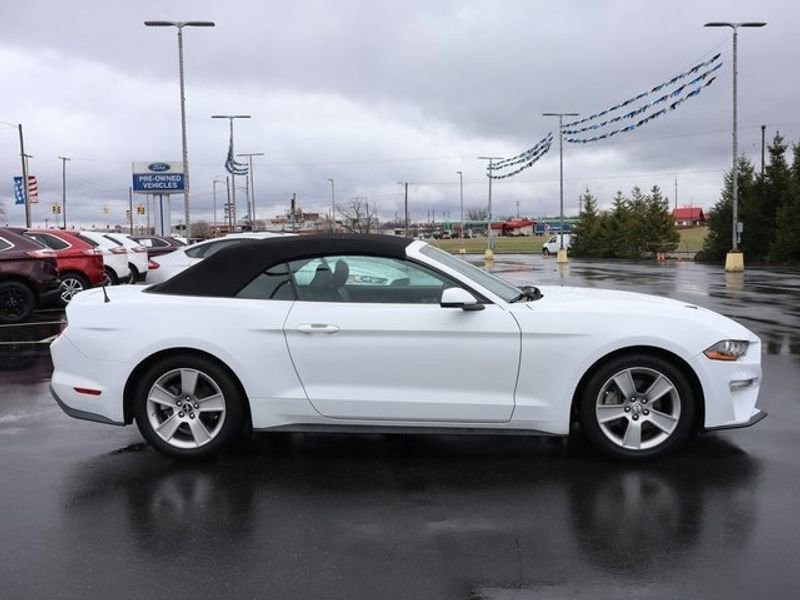 Used 2020 Ford Mustang Premium image 7