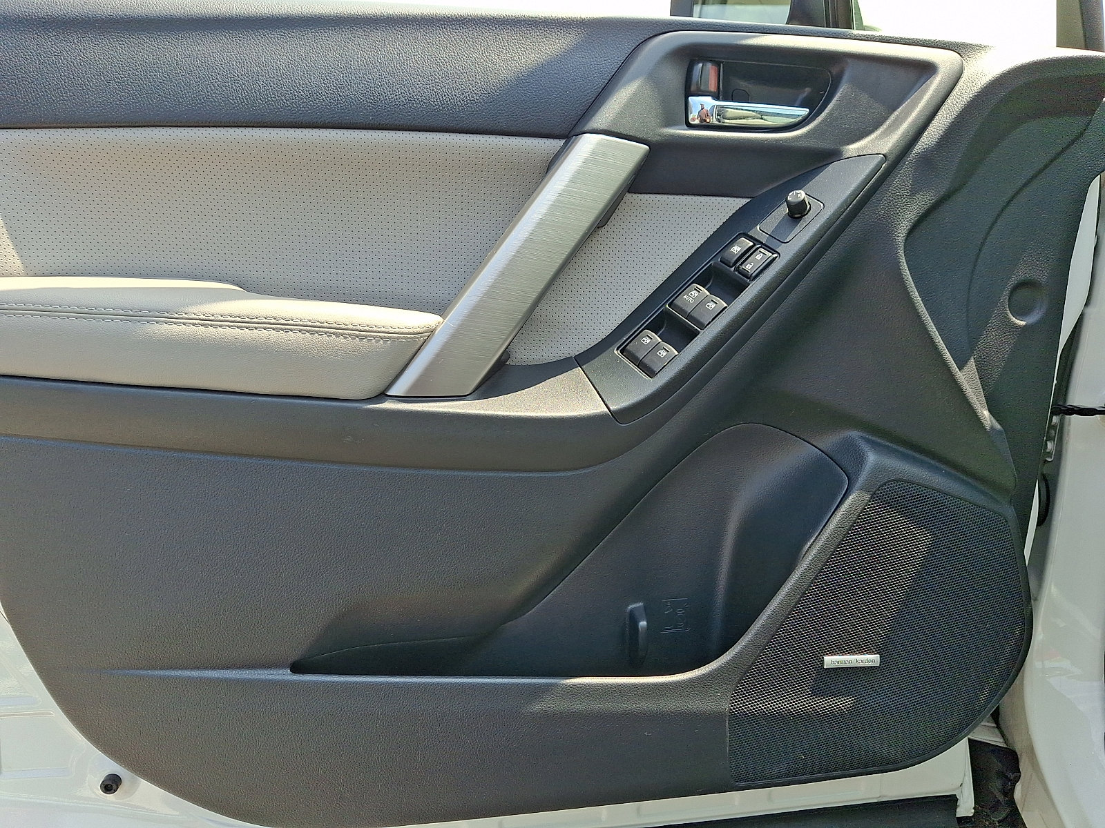 Used 2016 Subaru Forester 2.5i Touring w/ Eyesight & Navigation System AWD/4WD image 12