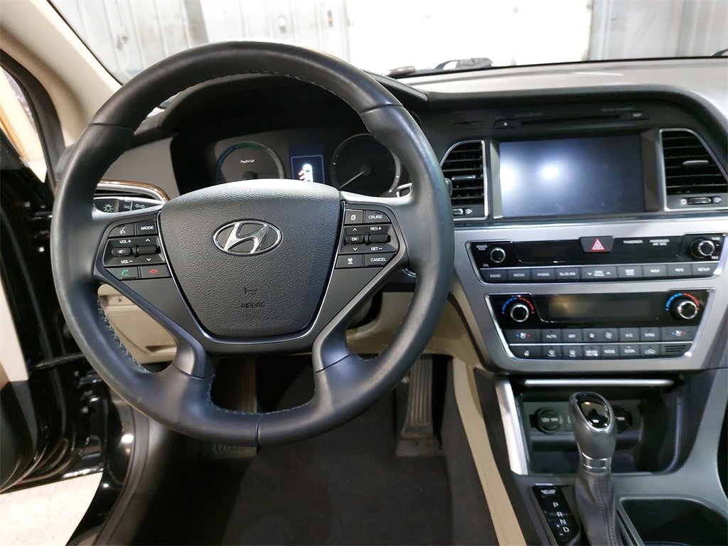 Used 2016 Hyundai Sonata Limited w/ Option Group 02 image 17
