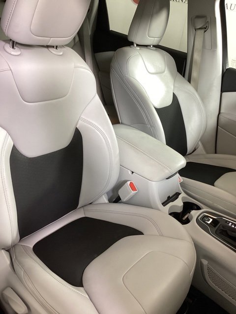 Used 2020 Jeep Cherokee Latitude Plus w/ Cold Weather Group image 17