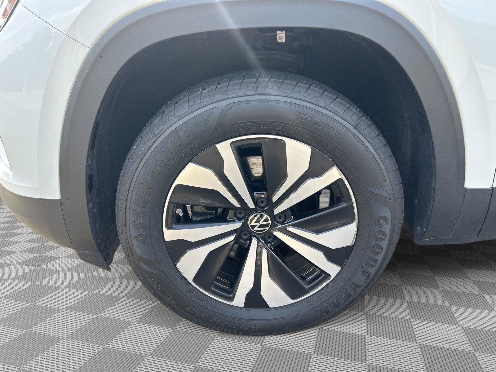Used 2024 Volkswagen Atlas SE AWD/4WD image 22